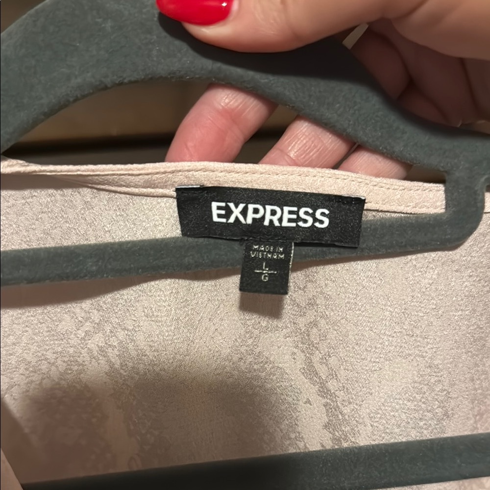 Express Blouse - Picture 2 of 4